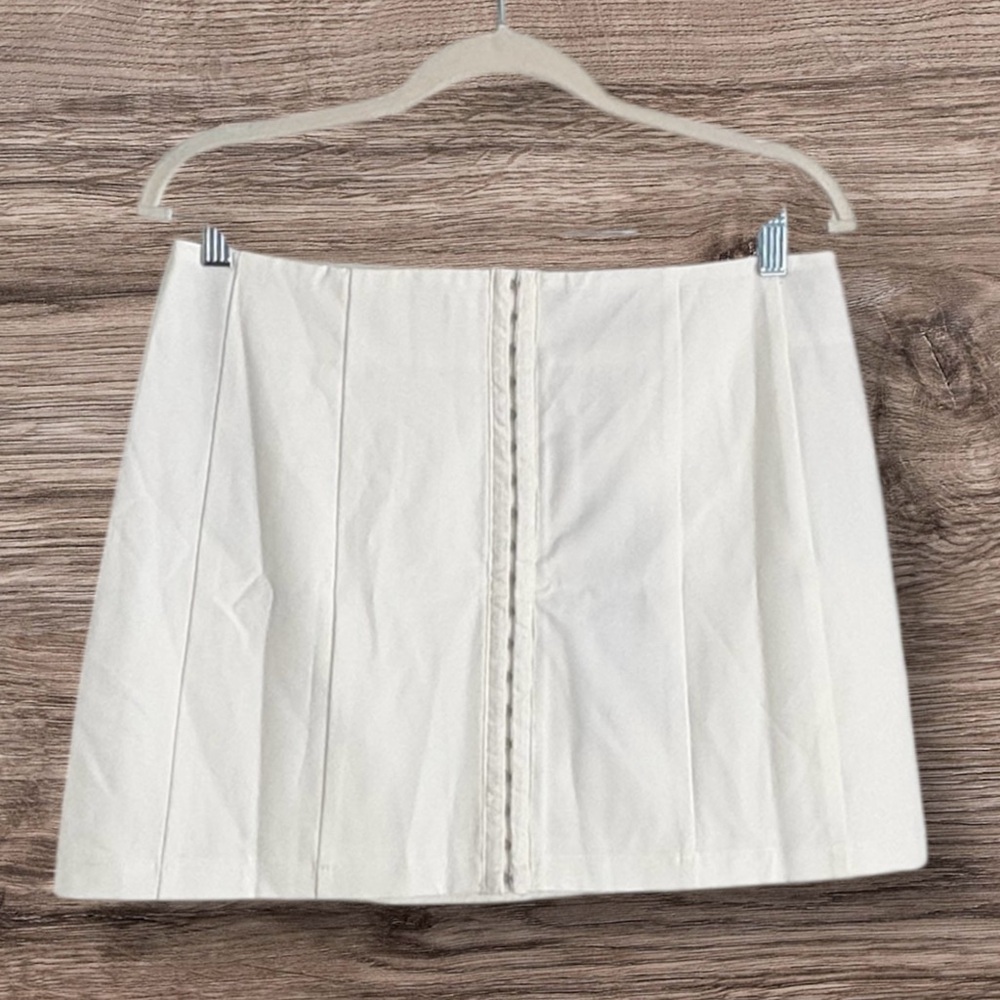 White Fox Boutique White Mini Skirt, NWT - Picture 2 of 8